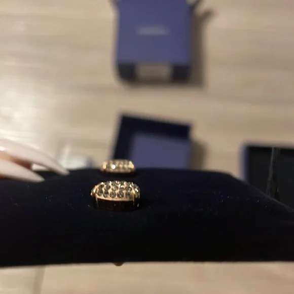 Swarovski Rose Gold crystal oval studs - Picture 4 of 6
